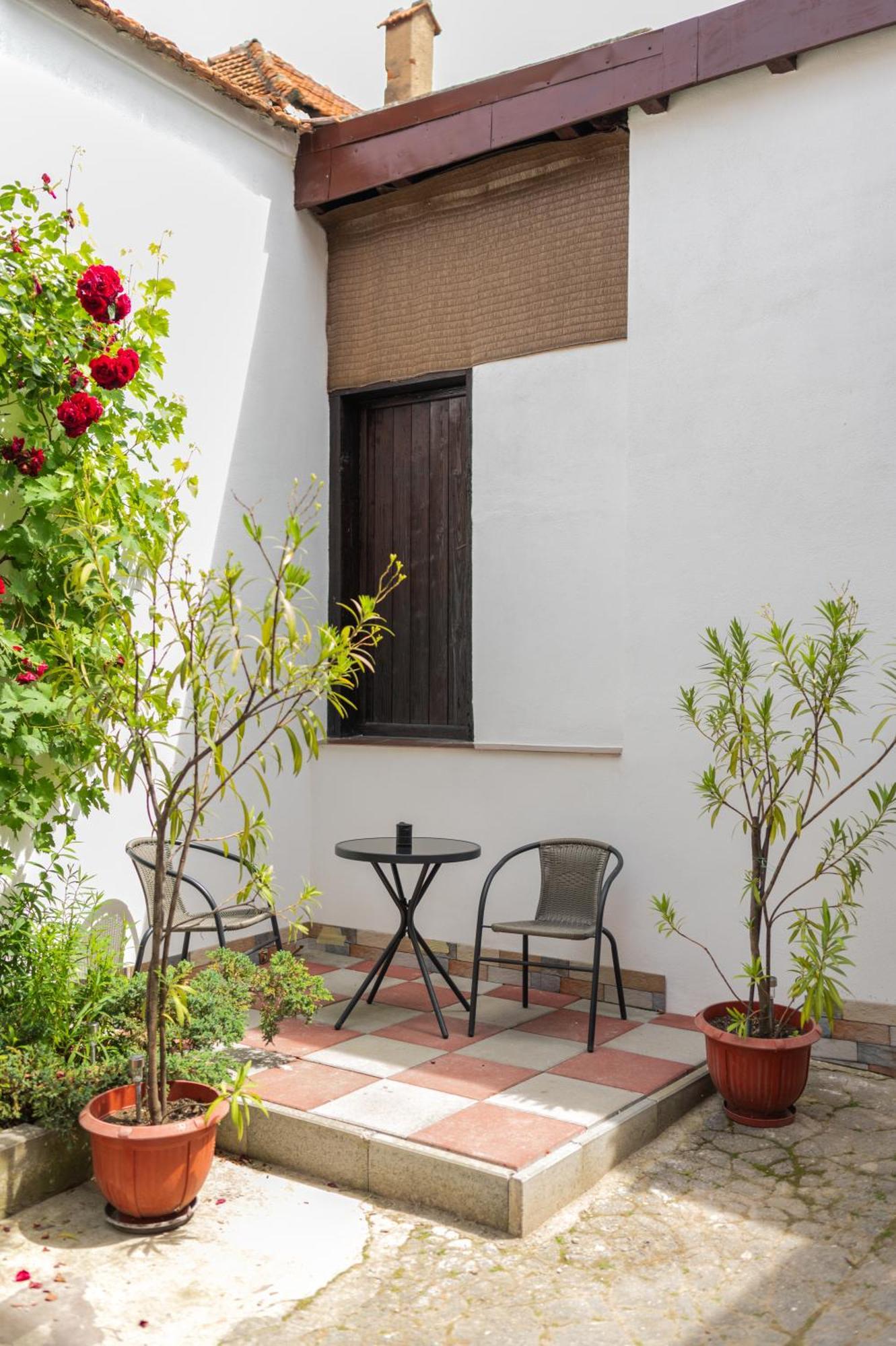 Fun House - Comfortable Stay With Garden And Near Parking Brasov Exterior photo