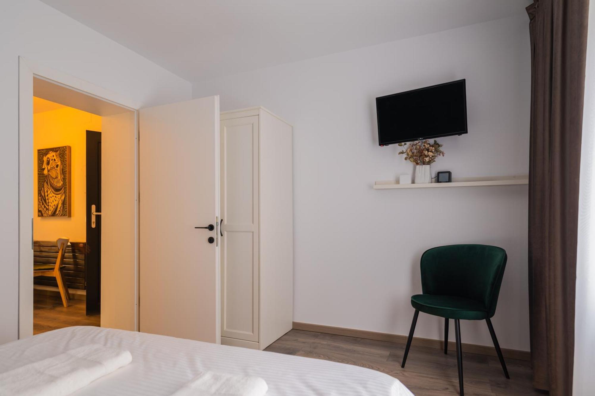 Fun House - Comfortable Stay With Garden And Near Parking Brasov Exterior photo